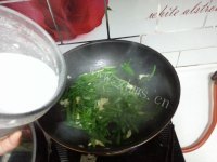 美味佳肴般的鸡蛋炒韭菜做法图解6)