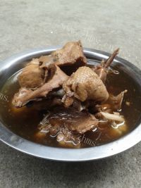 滋补炖鸭肉做法图解7)