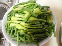 「DIY美食」蒜苔炒腊肉做法图解2)