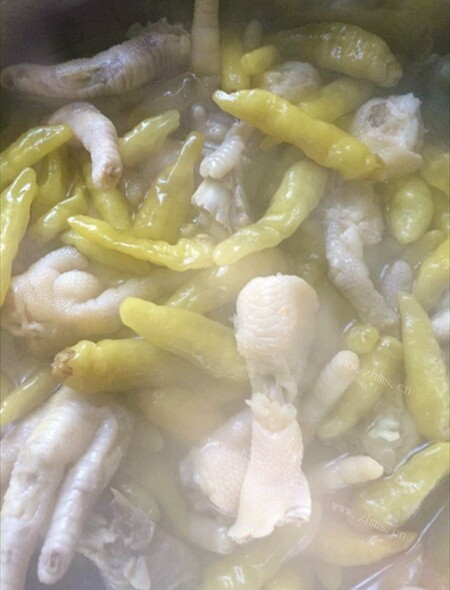 满口清香的泡椒鸡爪
