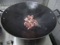 很有食欲的南瓜焖排骨做法图解3)