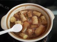 美味的肉皮山药煲做法图解11)