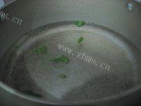 「家有大厨」水煮荷包蛋做法图解2)
