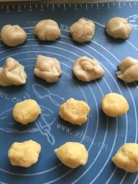 自制榨菜鲜肉月饼做法图解10)