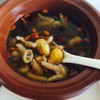 美味的板栗鸡爪汤做法图解9)