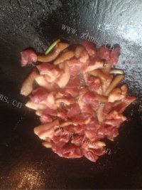家常菜蒜苔炒肉片做法图解6)