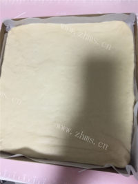 自制香葱肉松面包卷做法图解6)