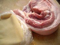 简易红烧肉豆腐扣做法图解1)