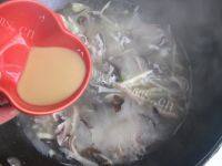 美味的酸辣肚丝汤做法图解10)
