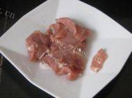 口感极佳的胡萝卜青椒炒肉片做法图解1)