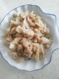 家常菜青椒炒鸭肠做法图解1)