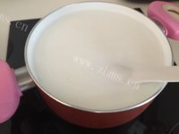 色香味俱全的牛奶布丁做法图解3)