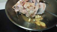 好喝的鱼头豆腐汤做法图解5)