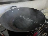 家常菜腊肠炒芹菜做法图解4)