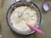 回味无穷的酸奶戚风蛋糕的做法图解十三