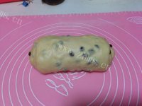 自制蜜豆面包卷做法图解10)