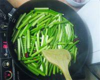 特色美食-蒜薹炒肉做法图解5)