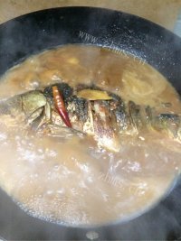 美味的红烧鲫鱼做法图解6)