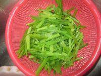 诱人的芹菜拌干丝做法图解6)