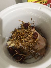 色泽鲜亮的鸡汤做法图解3)