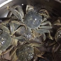 色香味俱全的清蒸大闸蟹做法图解1)