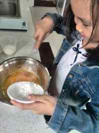 自制蛋黄饼干做法图解5)