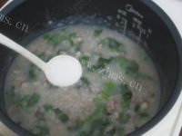香浓的香菇肉末蔬菜粥做法图解8)