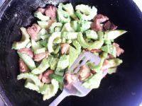 家常菜苦瓜烧肉做法图解10)