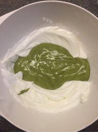 好吃的抹茶戚风蛋糕做法图解10)