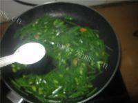 超级好吃的韭菜苔炒鸡蛋做法图解11)