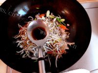 美味的海鲜炒面做法图解9)