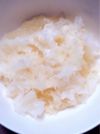 美味的薏米银耳百合汤做法图解3)