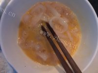 炸鱿鱼圈做法图解2)