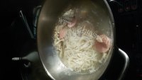 火腿鸡汤米线做法图解5)