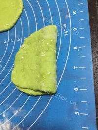 香喷喷的荷叶饼做法图解7)