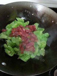家常菜莴笋炒腊肠做法图解9)