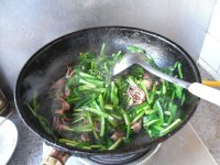 别出心裁的韭菜炒海兔须做法图解10)