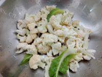 家常菜五花肉炒花菜做法图解1)