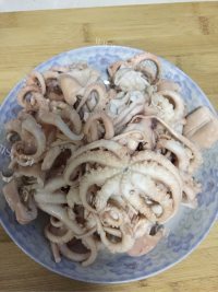 美味的水煮八爪鱼做法图解1)