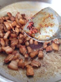 色味俱佳的红烧肉做法图解5)
