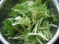 外婆教我做凉拌苦菊做法图解1)