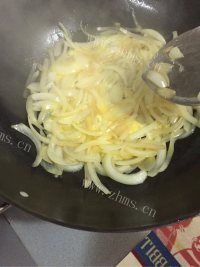 家常菜洋葱炒蛋做法图解7)