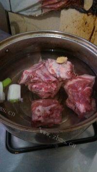 美味的炖排骨做法图解3)