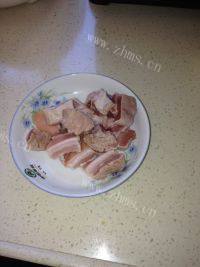 「美味可口」板栗烧肉做法图解3)