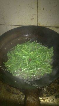 简单的豆角炒鸡蛋做法图解7)