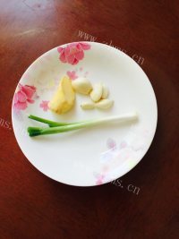 回味无穷的糖醋排骨做法图解2)