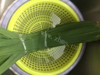 美味的鲜肉粽做法图解2)