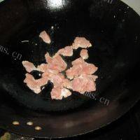家常菜金针菇炒肉片做法图解3)