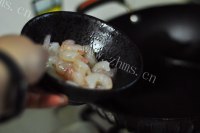 香飘十里的虾仁滑蛋做法图解5)