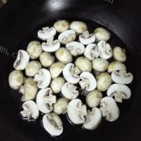 清爽白蘑菇扒油菜的做法图解五